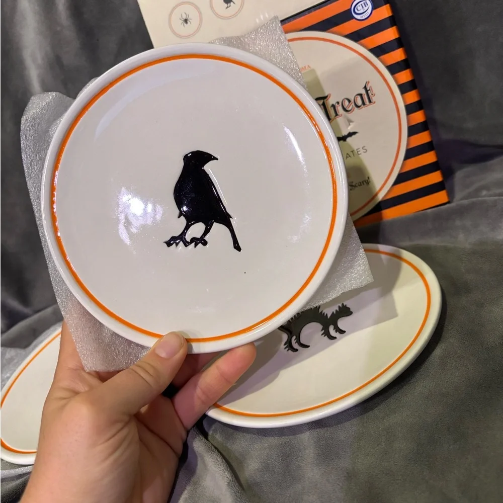 Williams Sonoma Exclusive Trick or Treat set of 4 plates